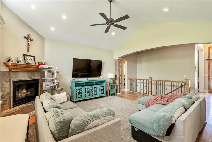 Living space featuring vaulted ceilings, recessed lighting, and a ceiling fan