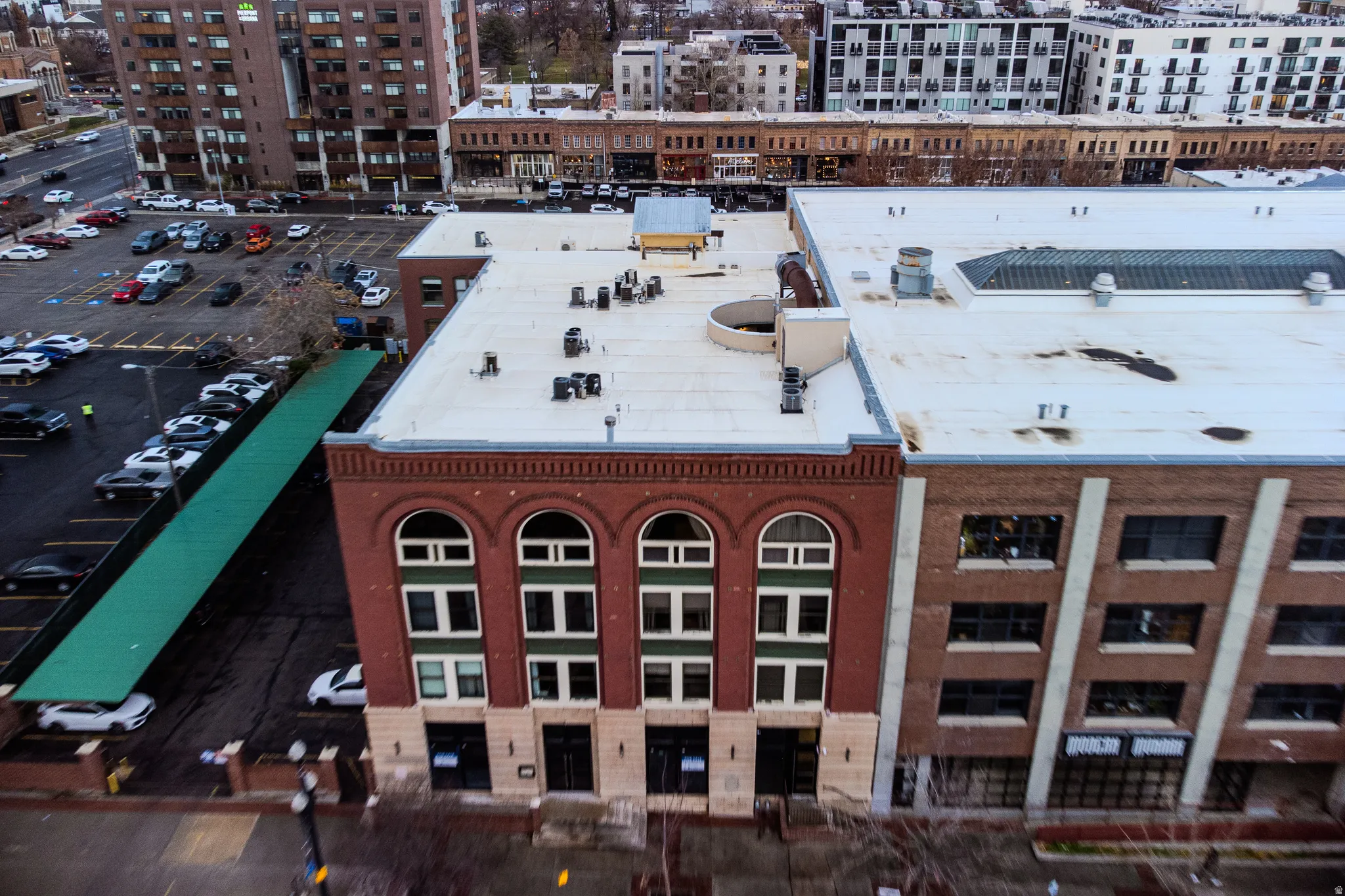 View of urban area featuring apartment complex