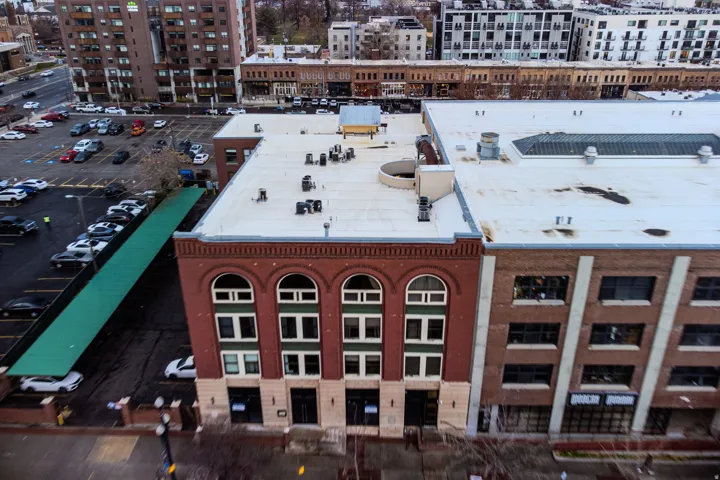View of urban area featuring apartment complex