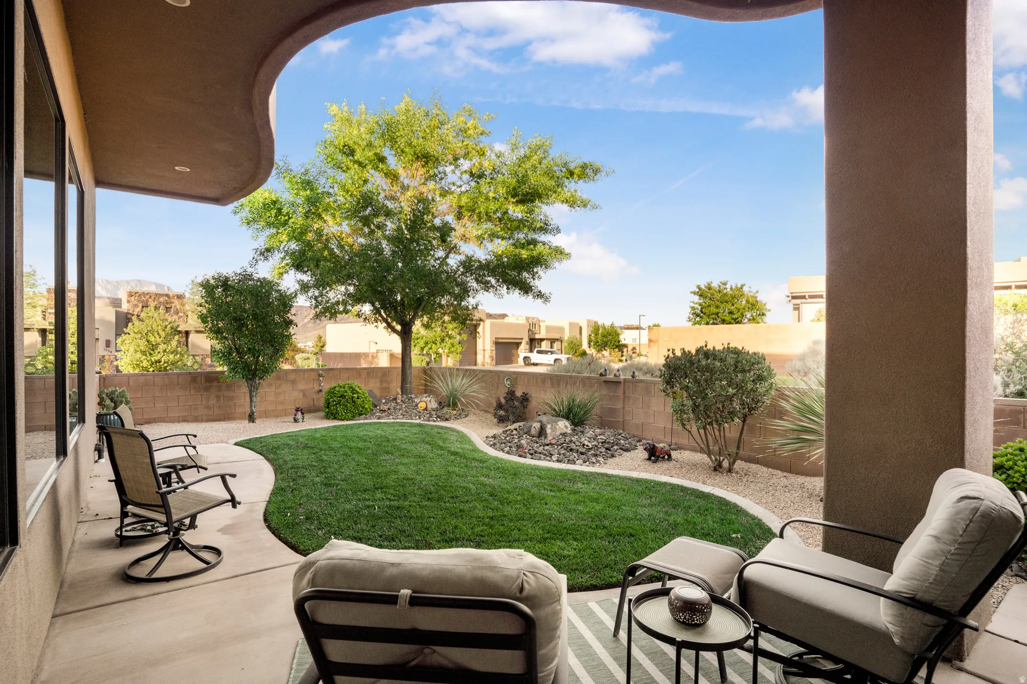 Curved stucco patio ceiling with recessed lighting