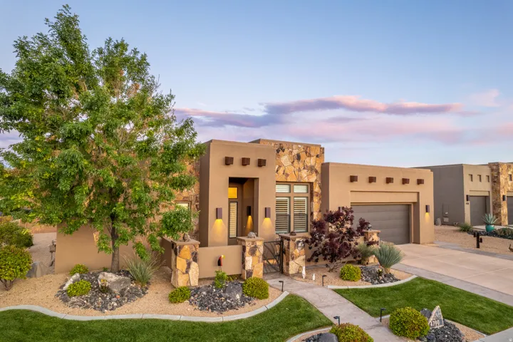 Southwestern-style residence featuring stucco and natural stone exterior elements
