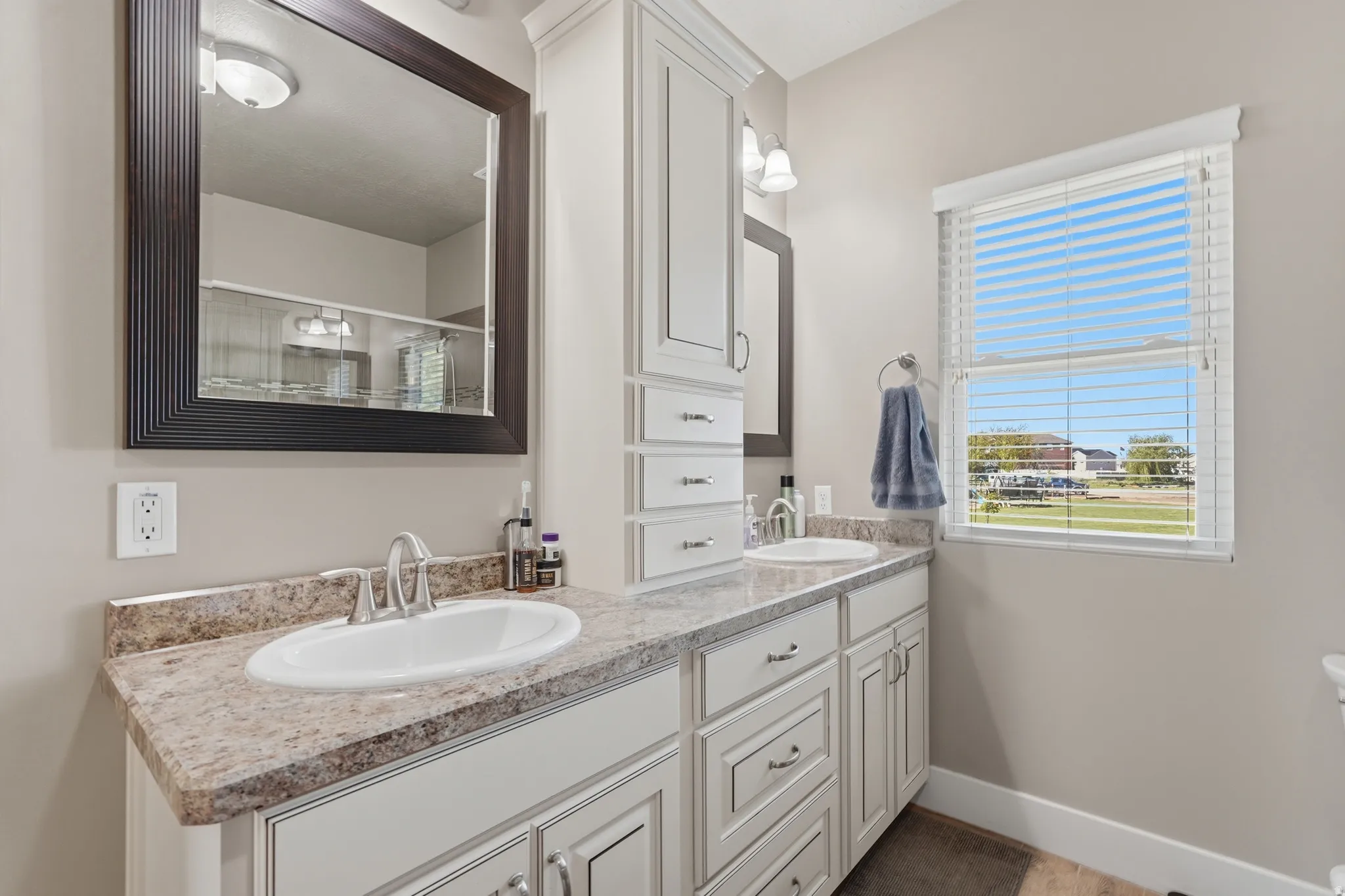 White double vanity with integrated sinks and stone-finish countertops