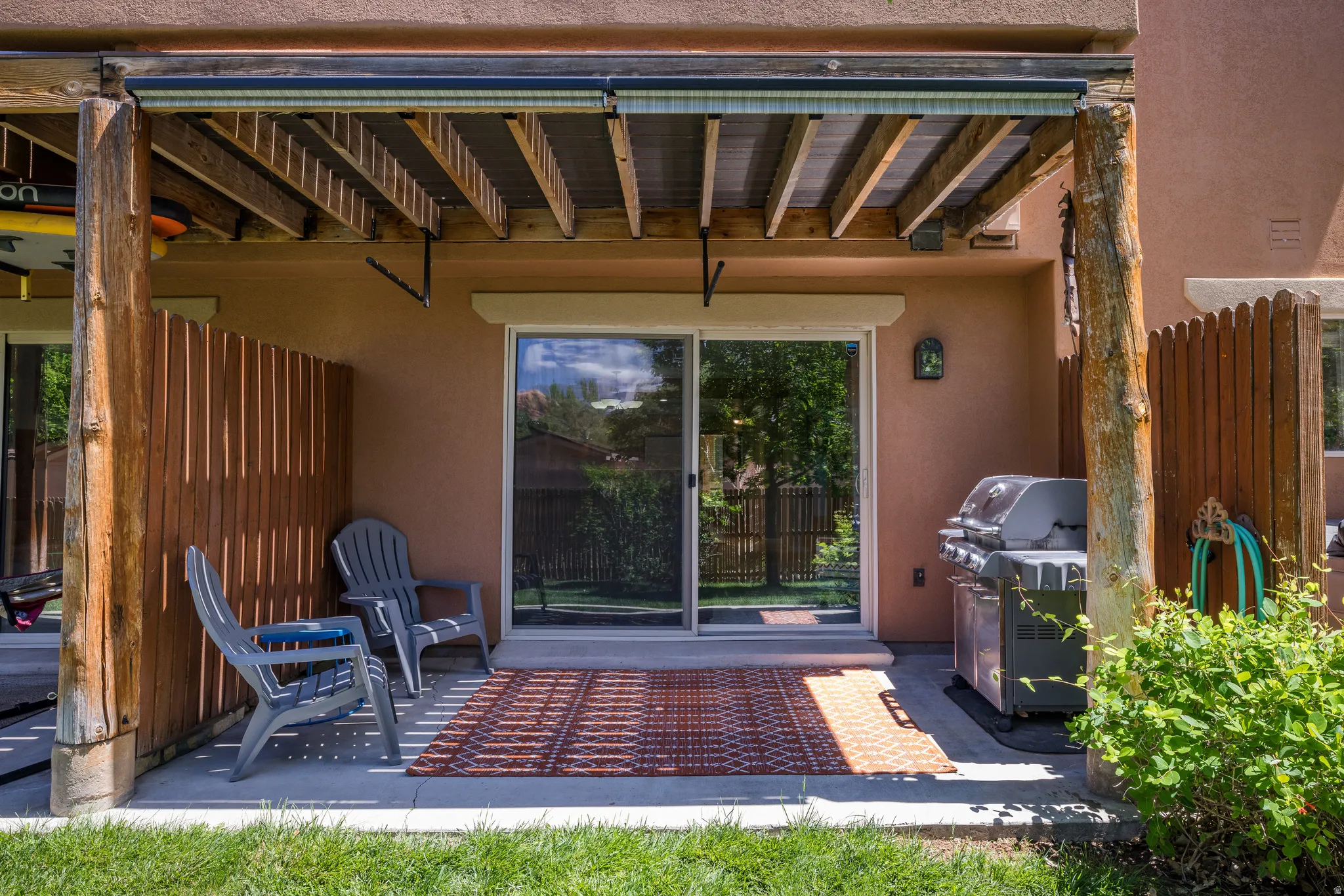 Covered patio featuring a wood pergola and privacy fencing