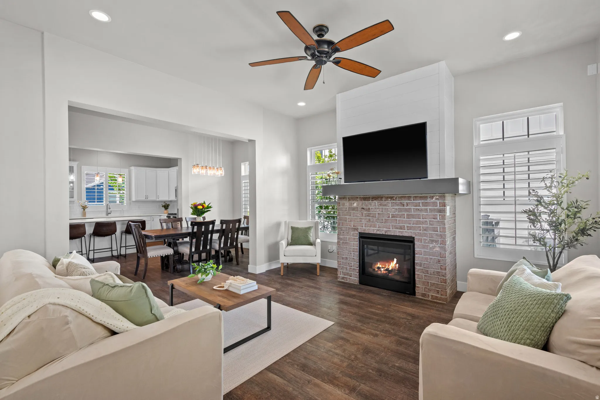 Living area featuring wood-finish flooring, a ceiling fan, and recessed lighting