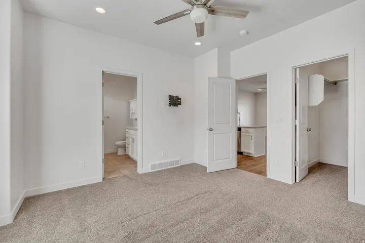 Carpeted room with recessed lighting and a ceiling fan