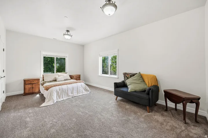 Spacious room featuring neutral carpeting and white wall finishes