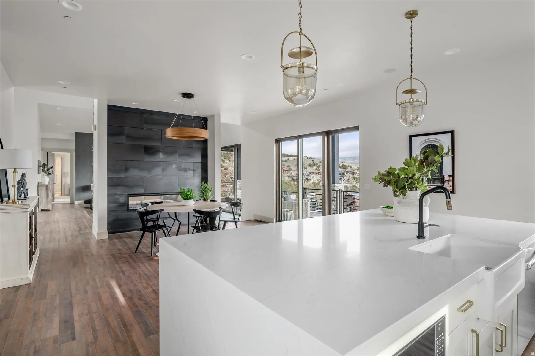 Spacious kitchen island