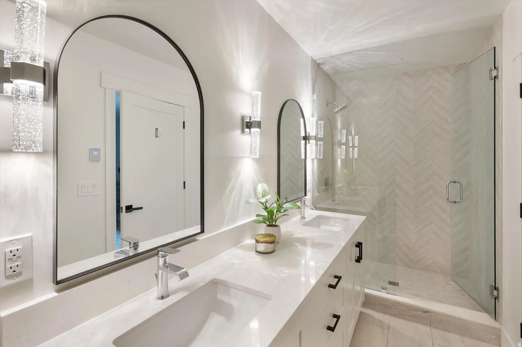 Double sinks in ensuite bath.