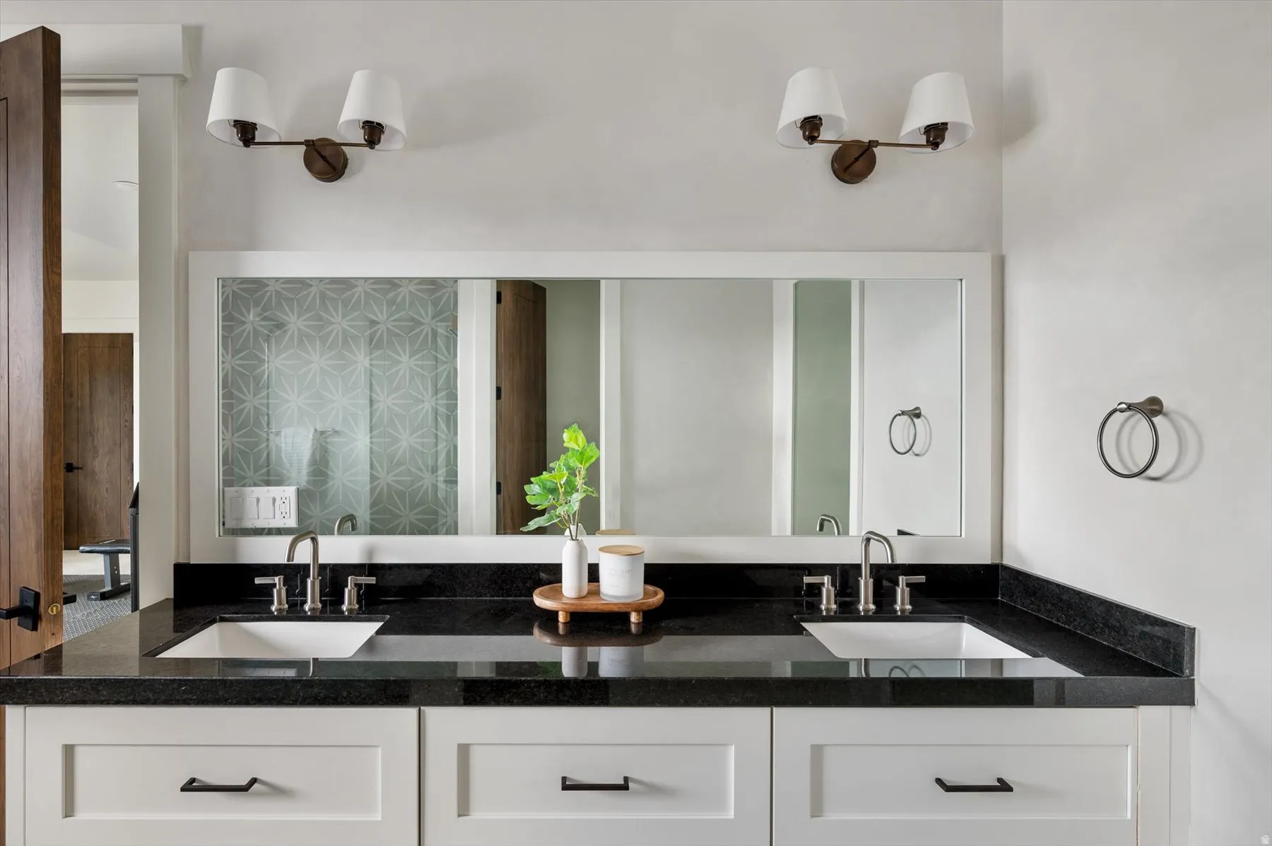Dual vanity
