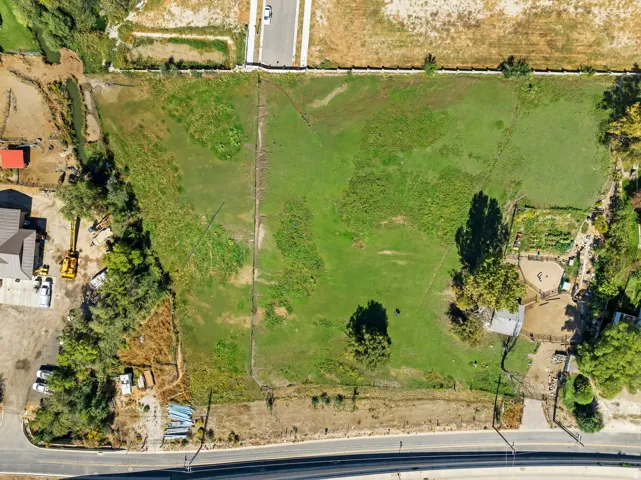 Expansive land parcel with direct road frontage
