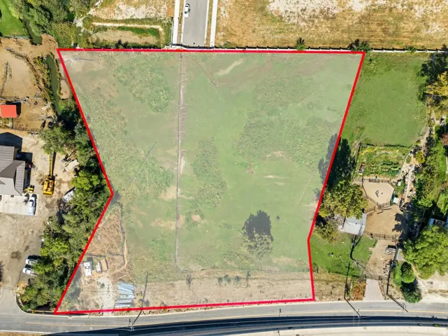 Property Boundary Overlay. Illustrating the defined perimeter of the property