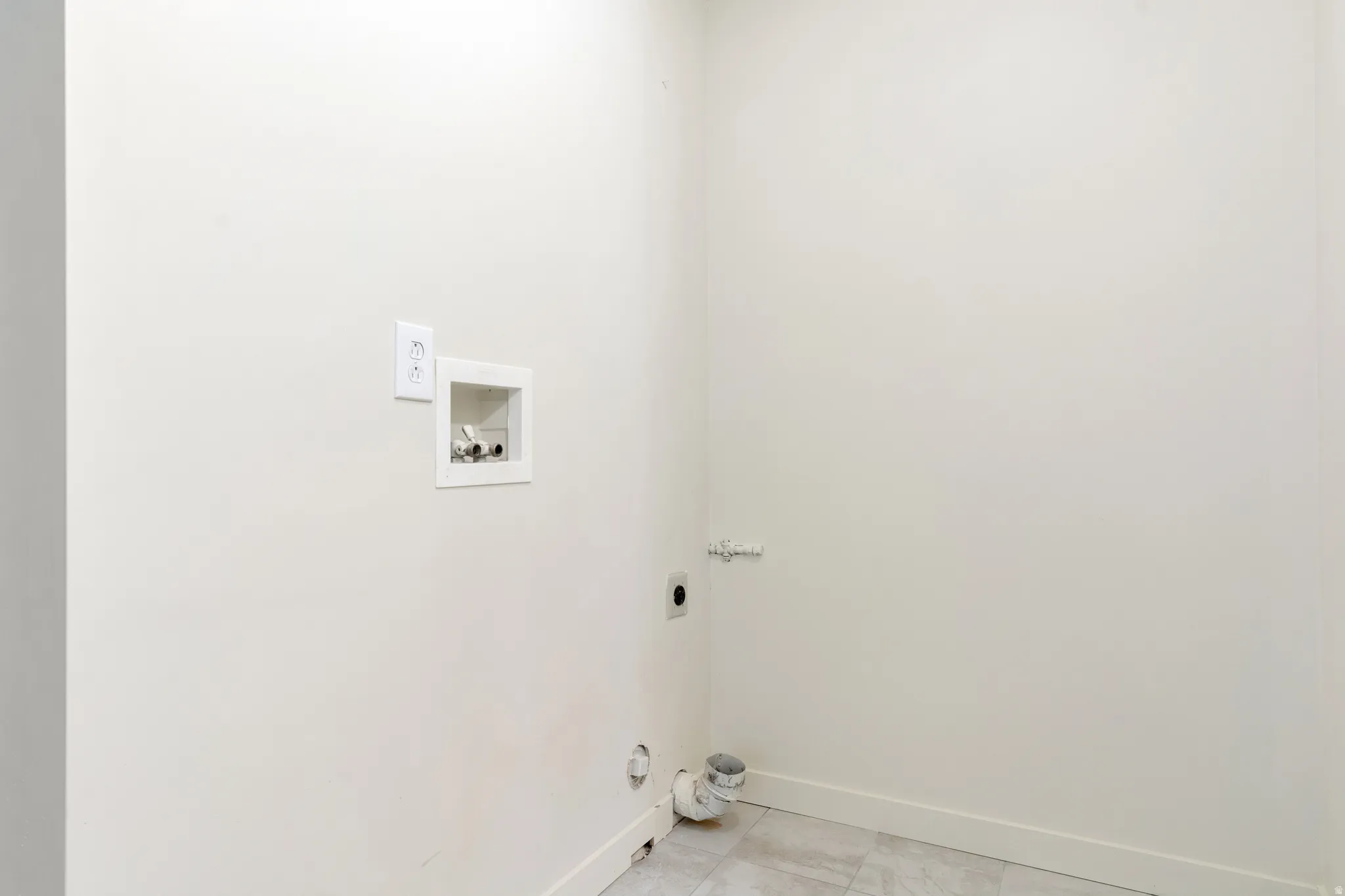 4 bedroom unit laundry in basement