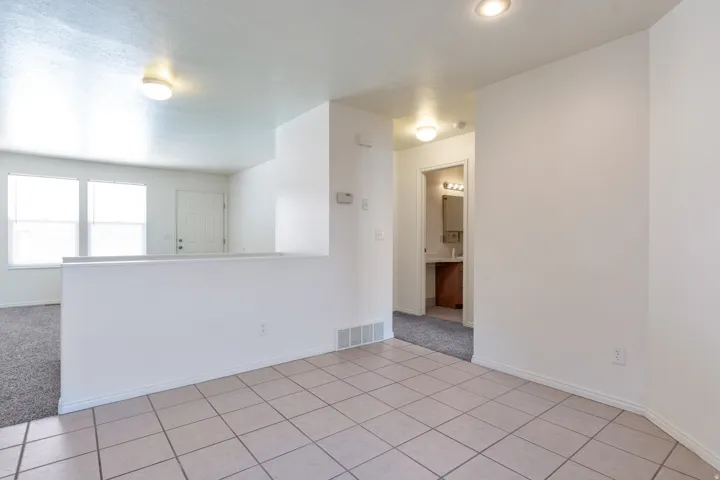 4 bedroom unit kitchen