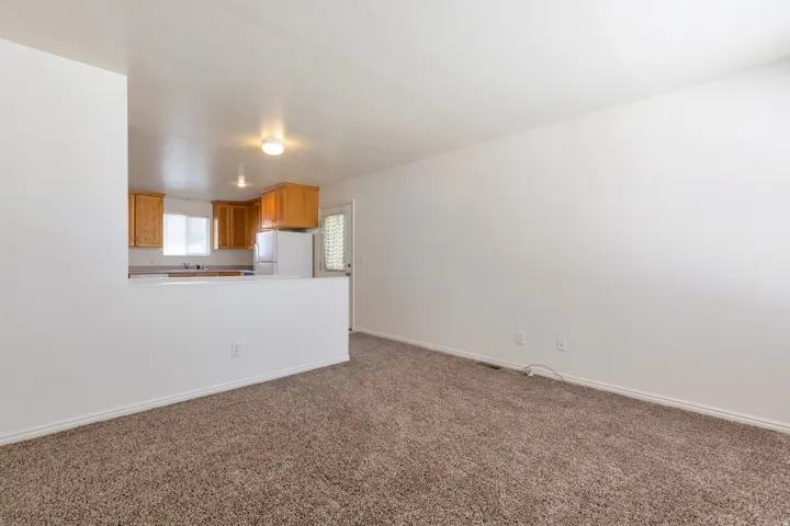 4 bedroom unit living