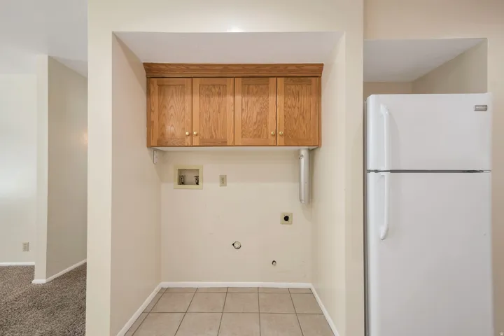 2 bedroom unit Laundry hook ups