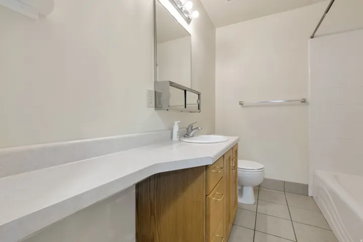 4 bedroom unit upper bathroom