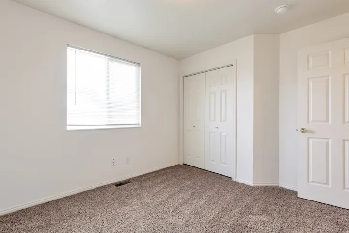 4 bedroom unit bedroom