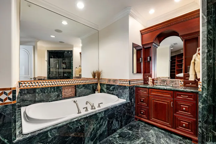 5678 E Twin Creek Rd, Salt Lake City, Utah 84108