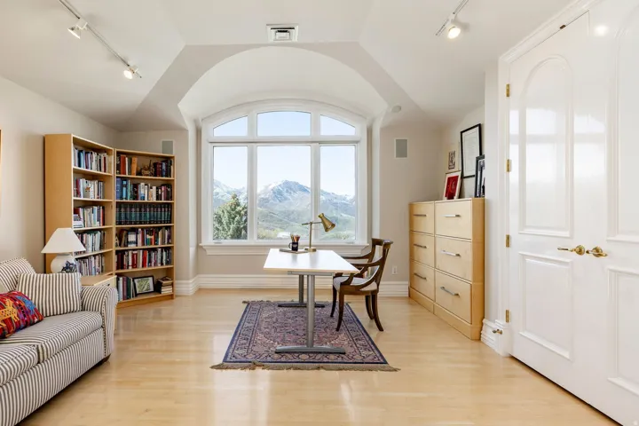 5678 E Twin Creek Rd, Salt Lake City, Utah 84108