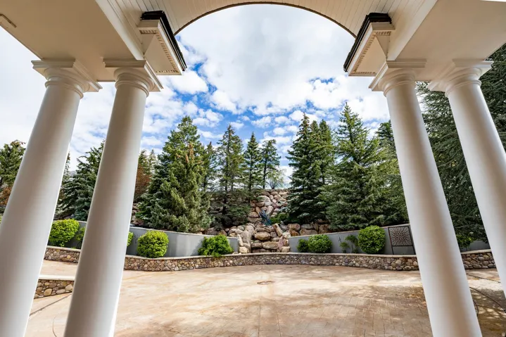 5678 E Twin Creek Rd, Salt Lake City, Utah 84108