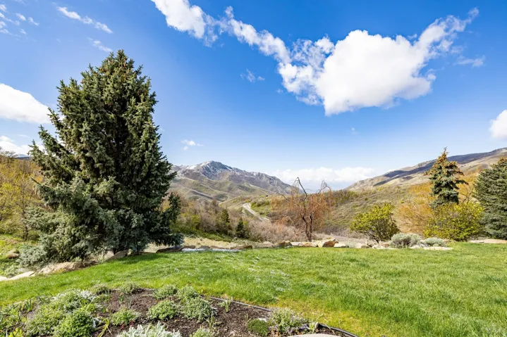 5678 E Twin Creek Rd, Salt Lake City, Utah 84108