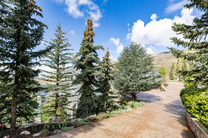 5678 E Twin Creek Rd, Salt Lake City, Utah 84108