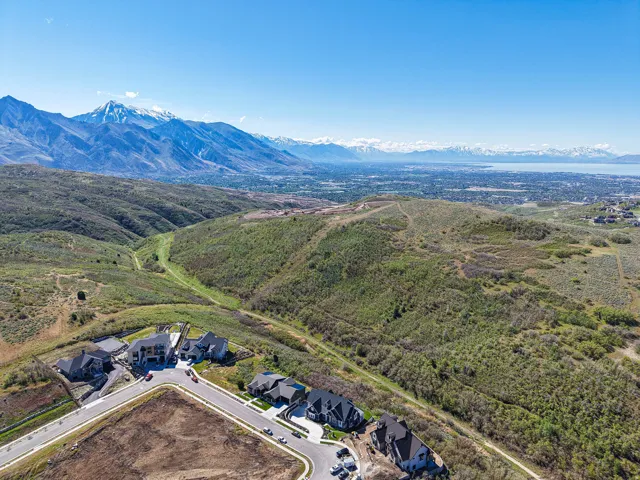 Elevated property parcels offering panoramic mountain and valley scenery