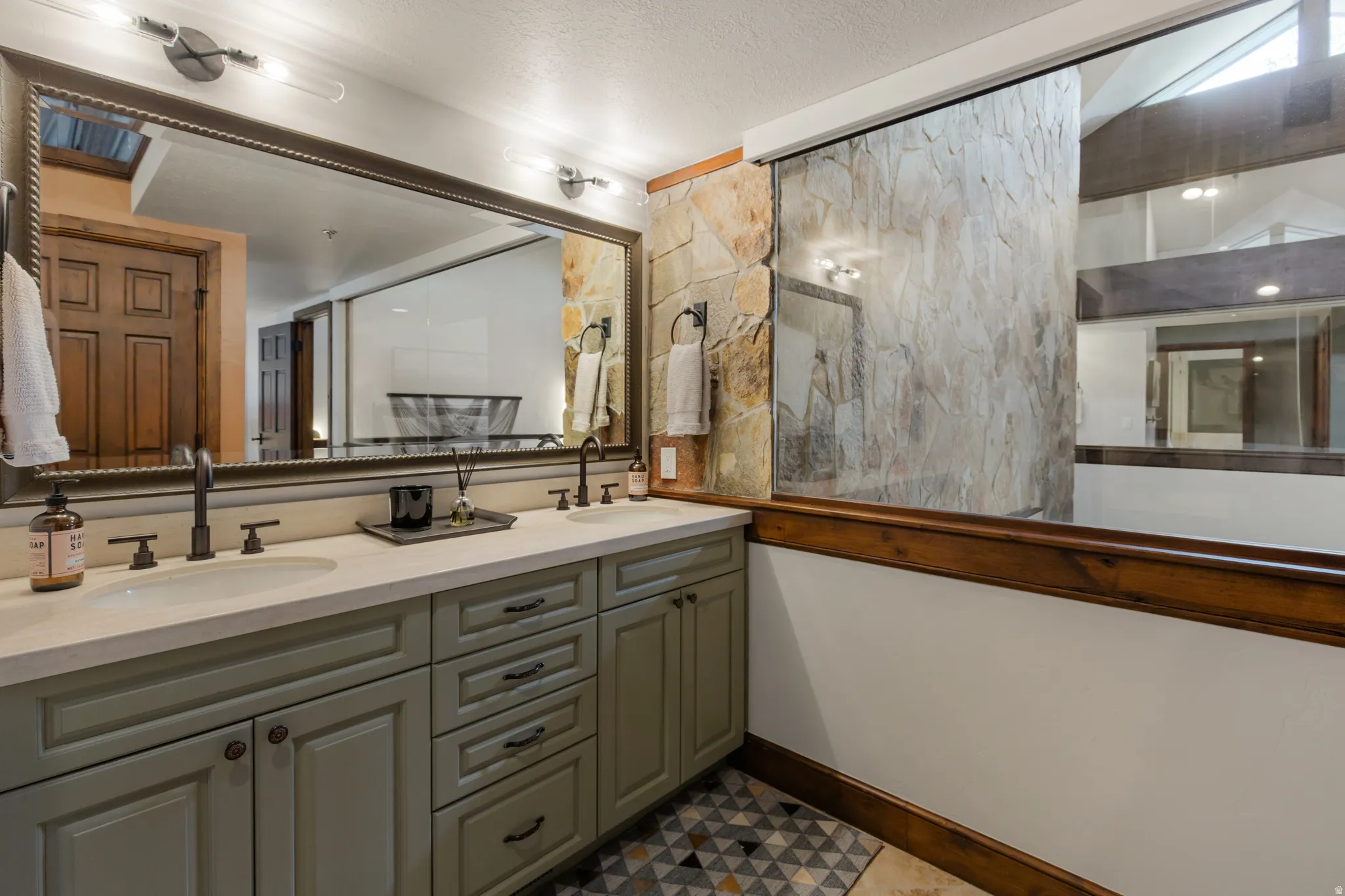 Double vanity with light countertops and matte black fixtures