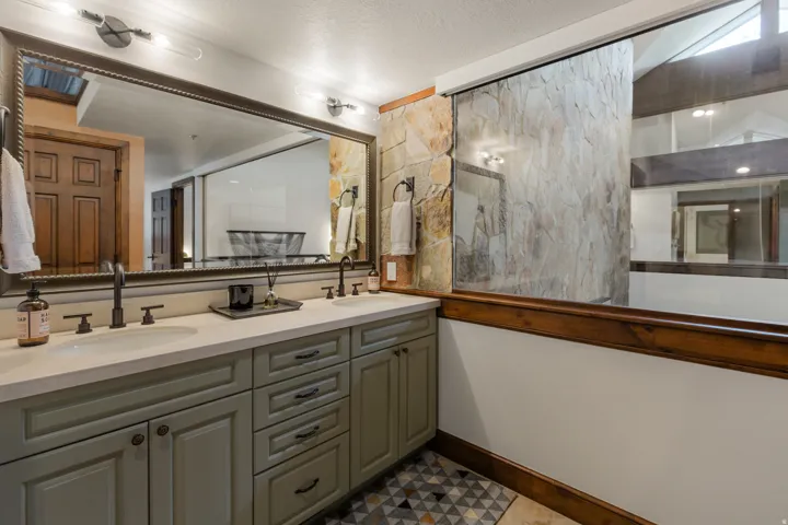Double vanity with light countertops and matte black fixtures