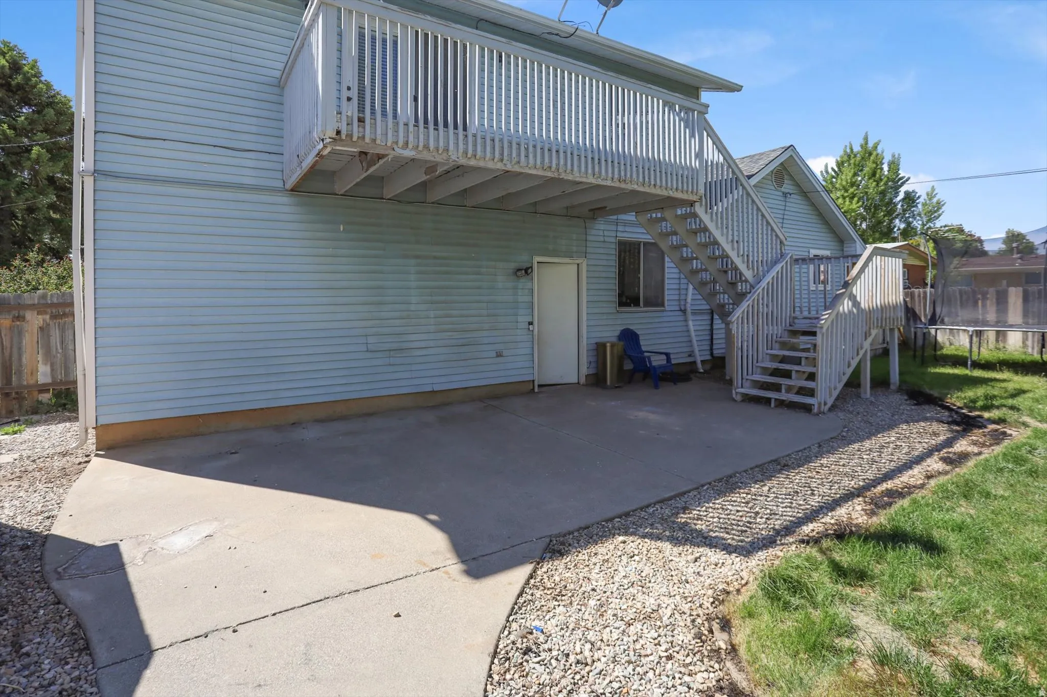 Concrete patio with direct access to the lower level