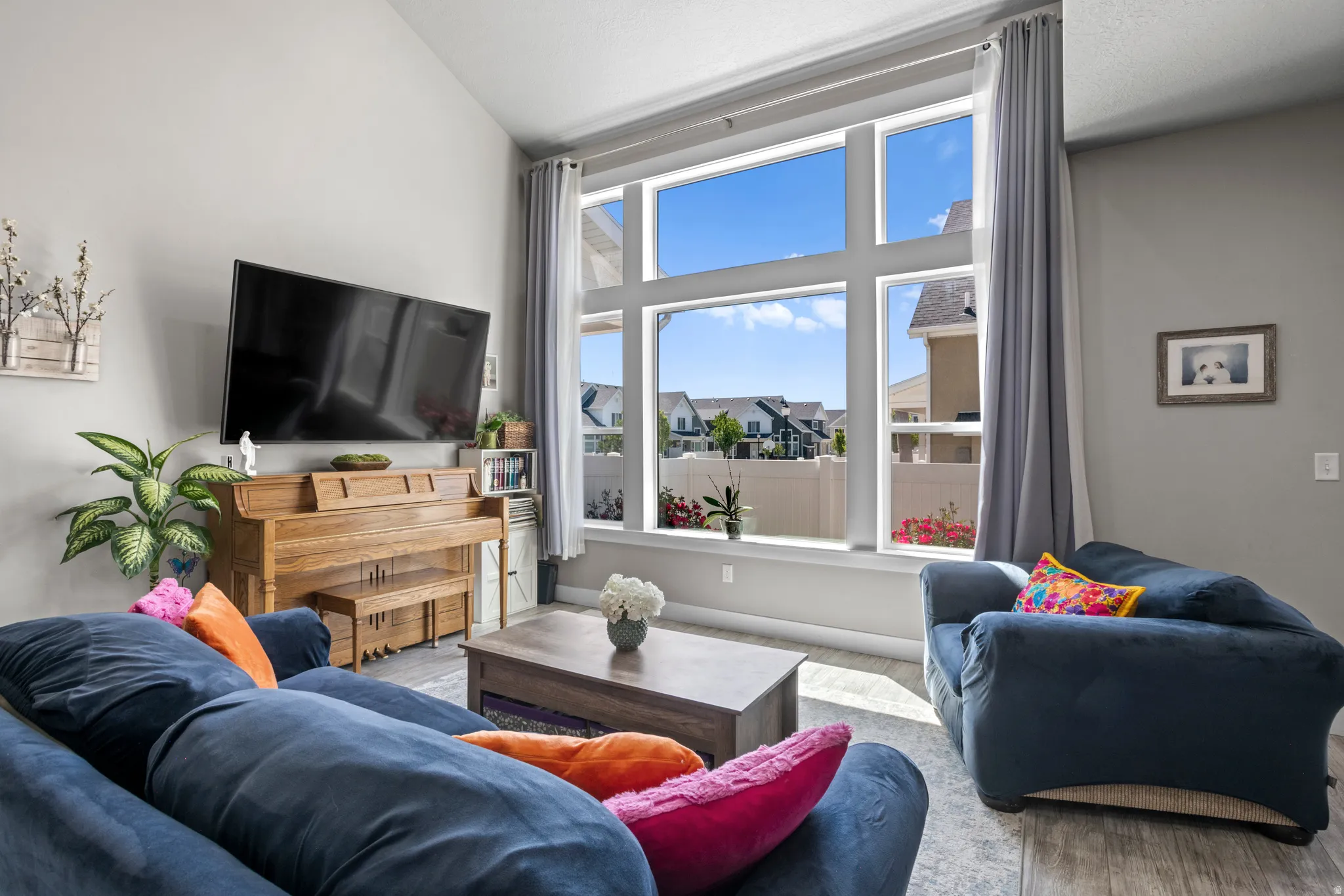Expansive window wall with multiple panes