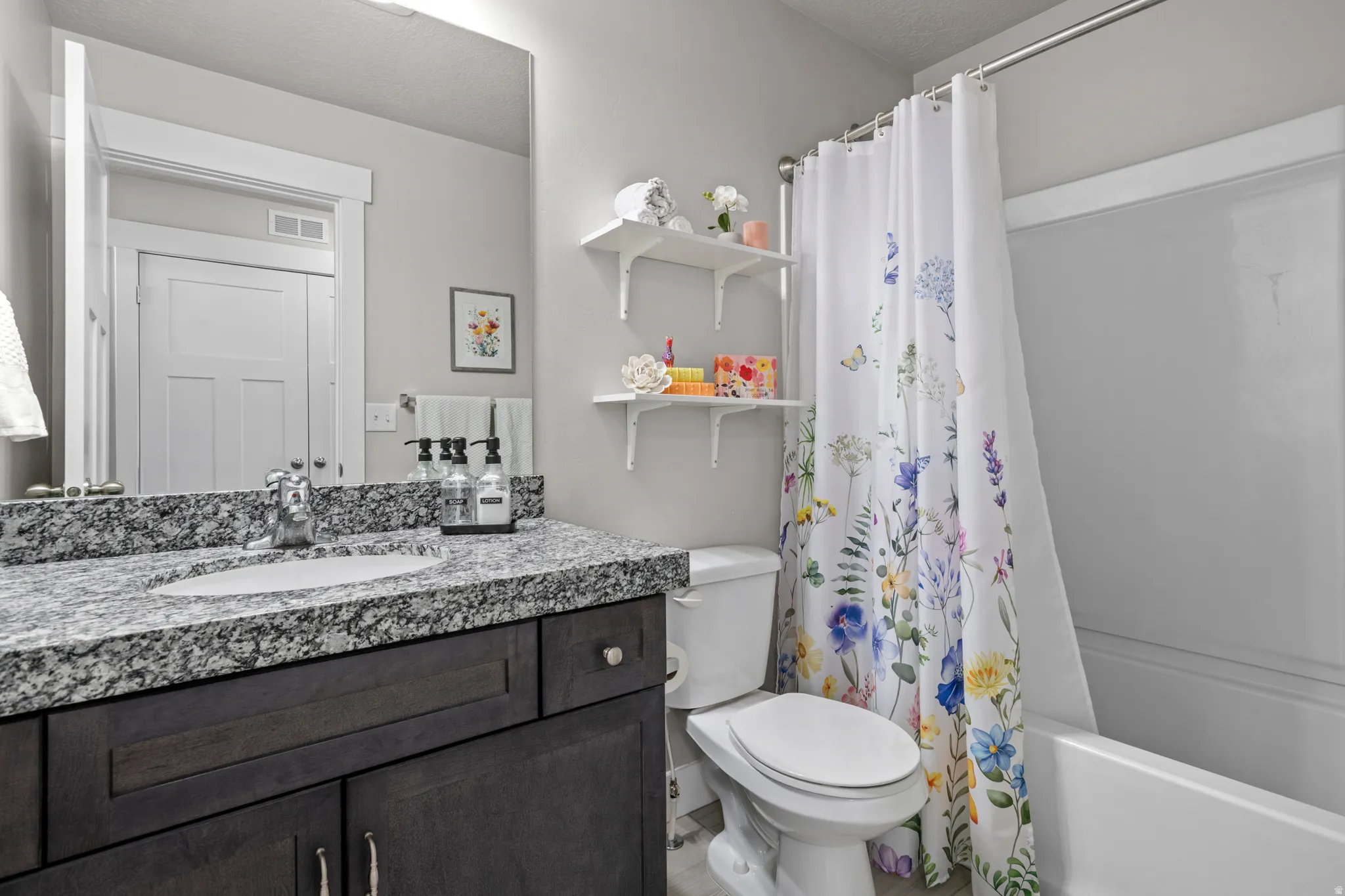 Upstairs full bath