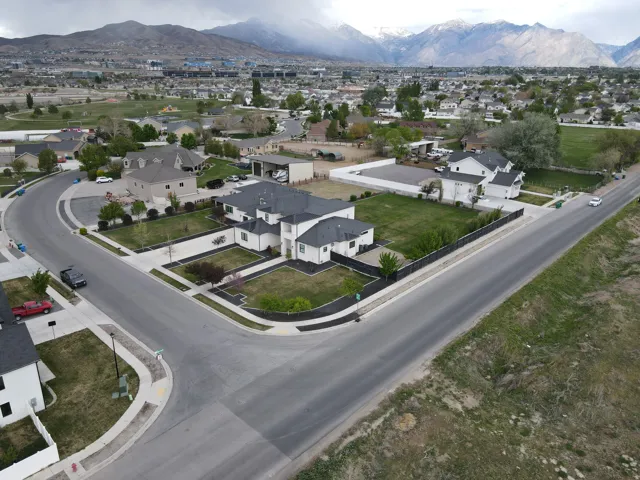 Residential neighborhood featuring a cul-de-sac street, manicured lawns, and mountain scenery