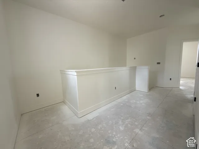 Extra wide Hallway featuring a nook