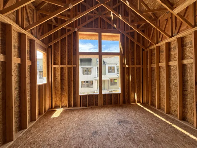 Vaulted Owner's Suite (1)