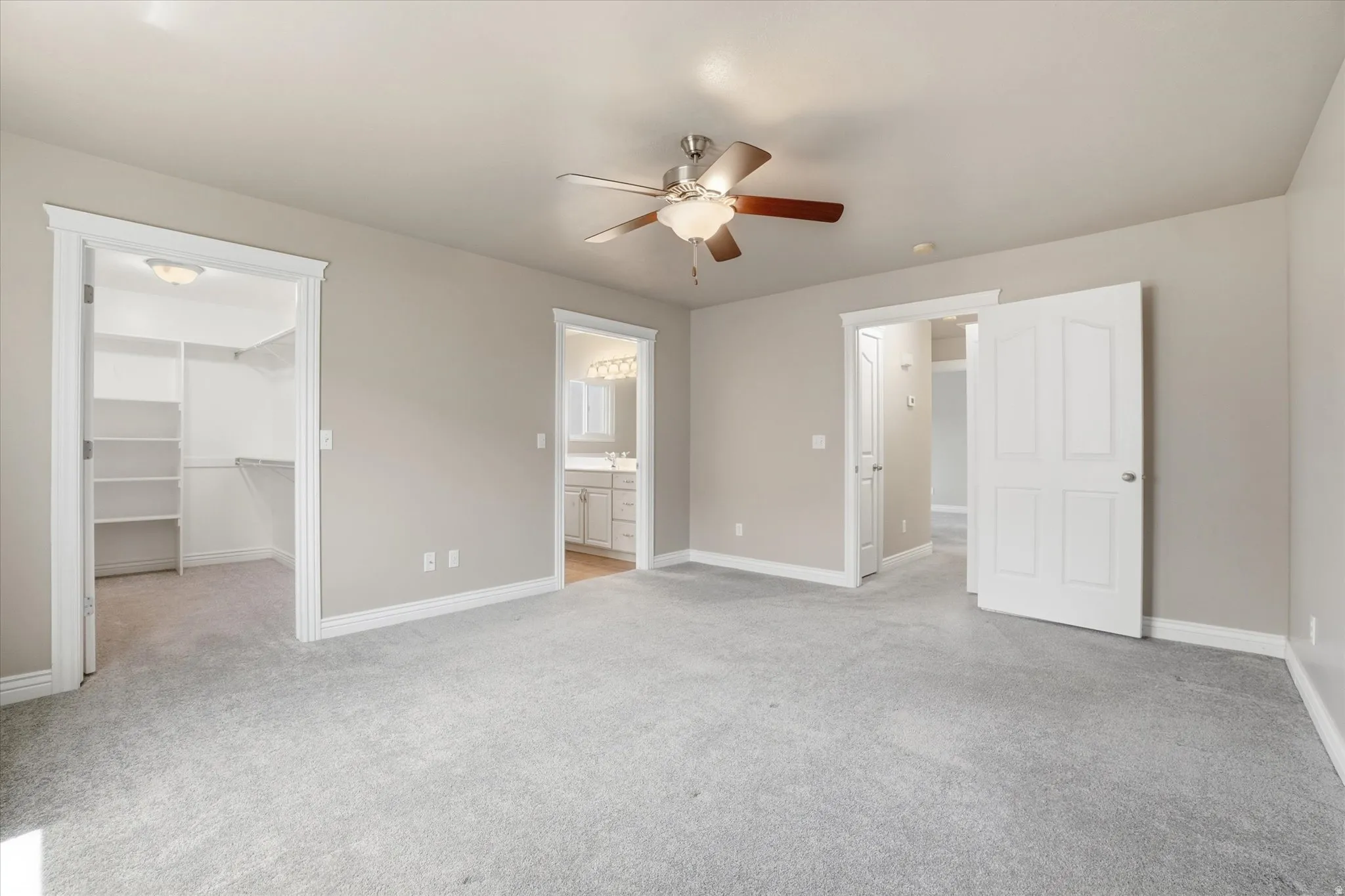 Large Master Bedroom with Large Walk in Closet