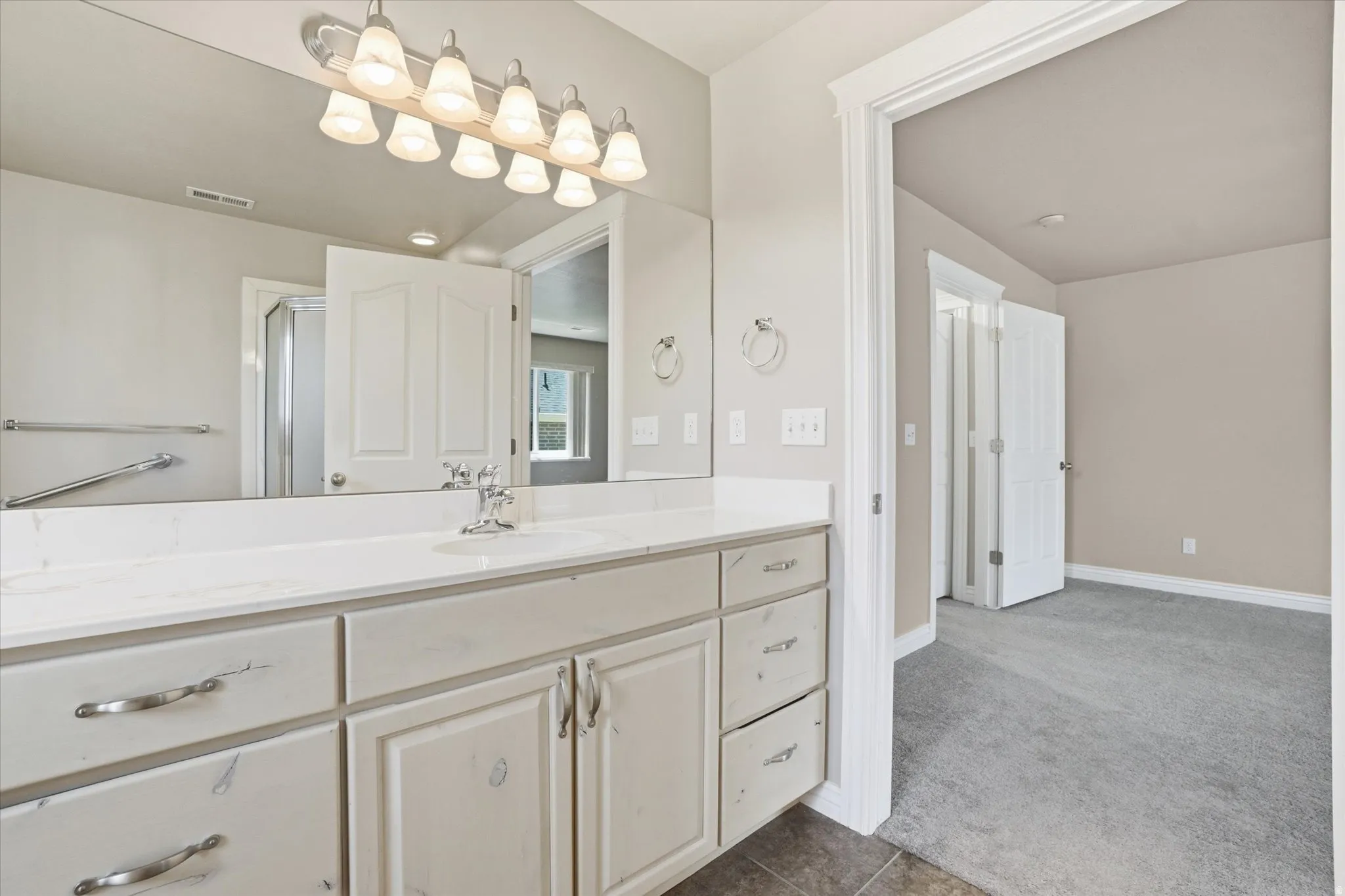 Master Ensuite bathroom