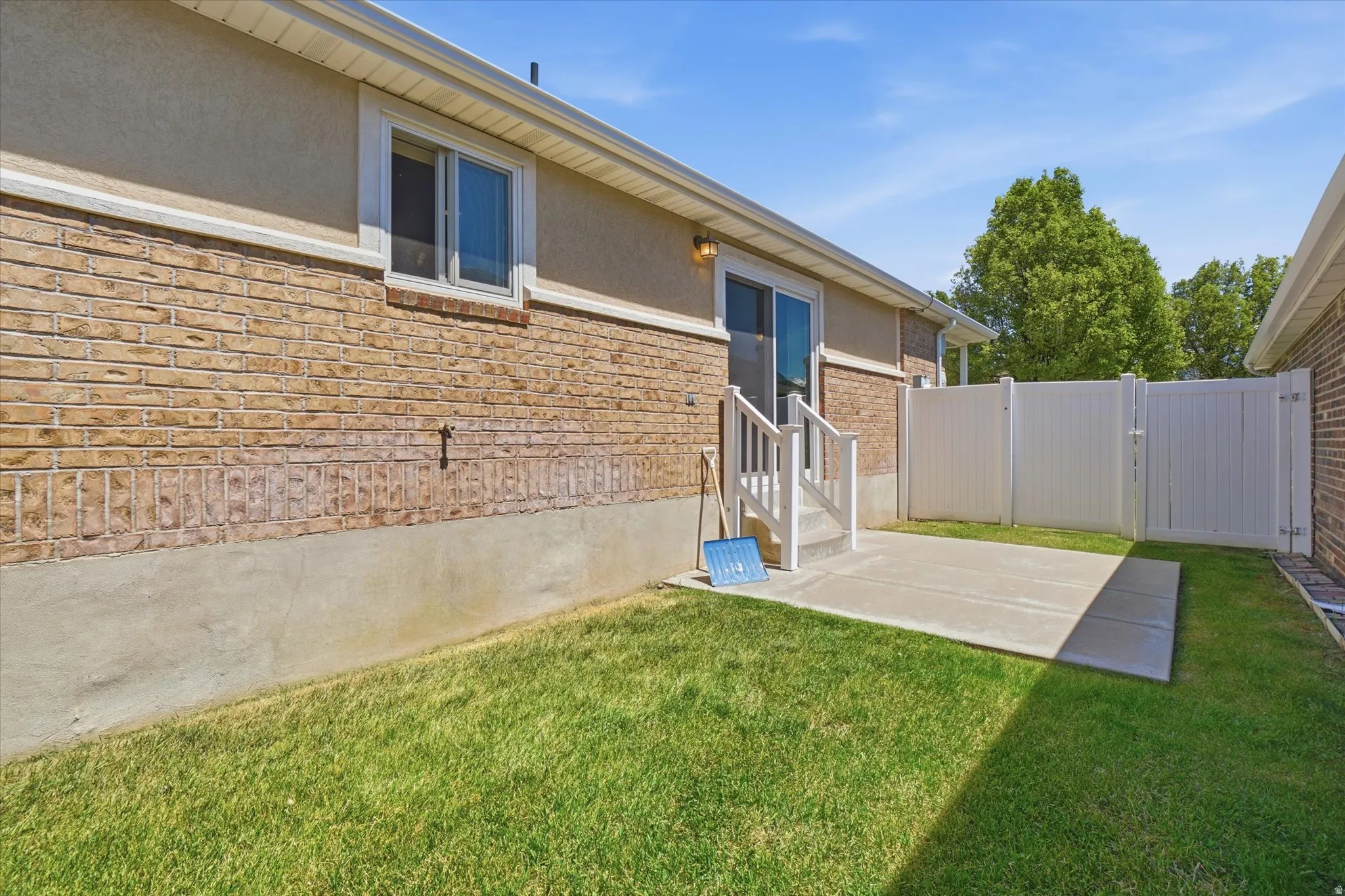 Side yard patio area off of Dining Room.