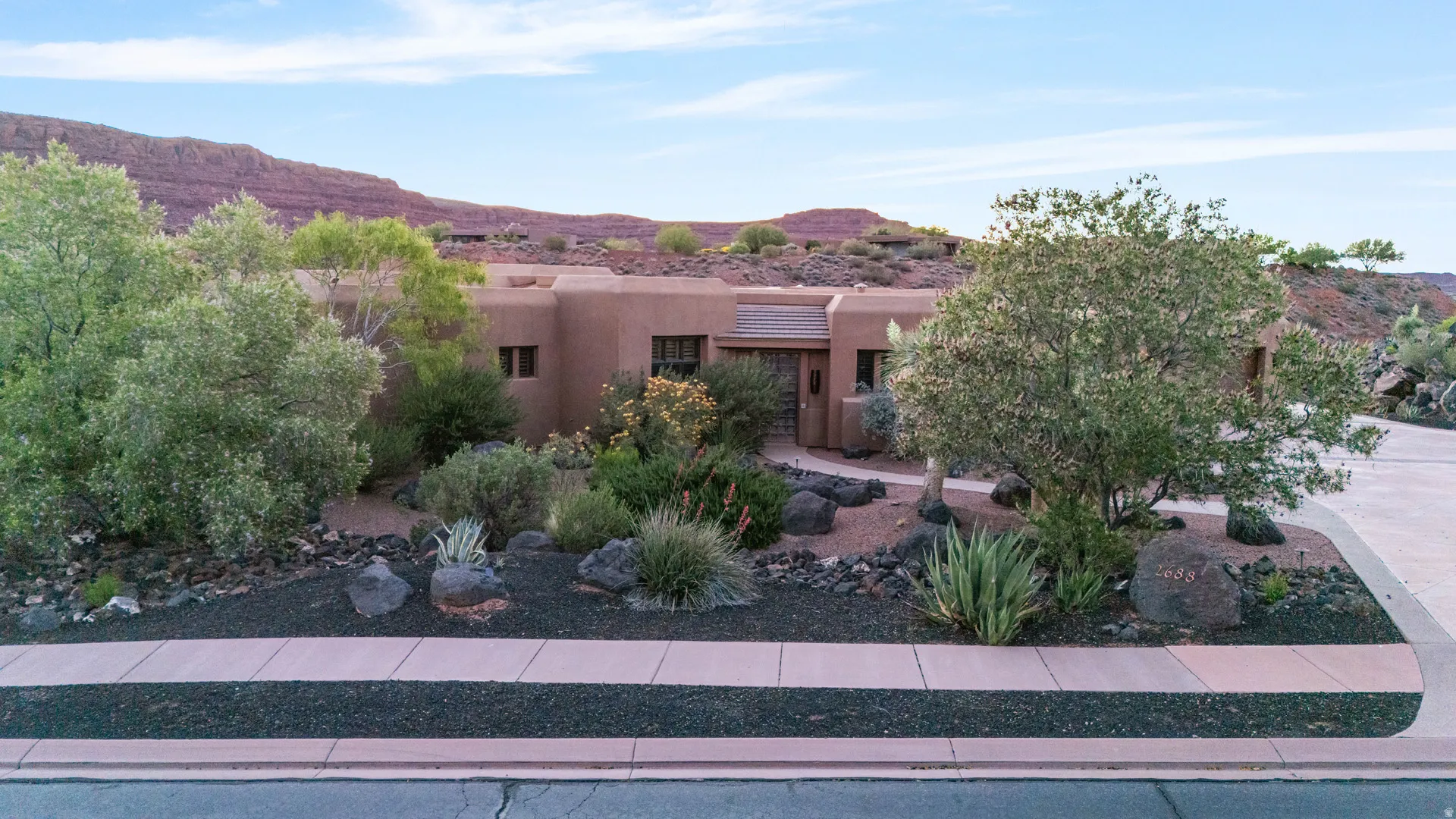 Southwestern-style residence featuring a stucco exterior and a front courtyard