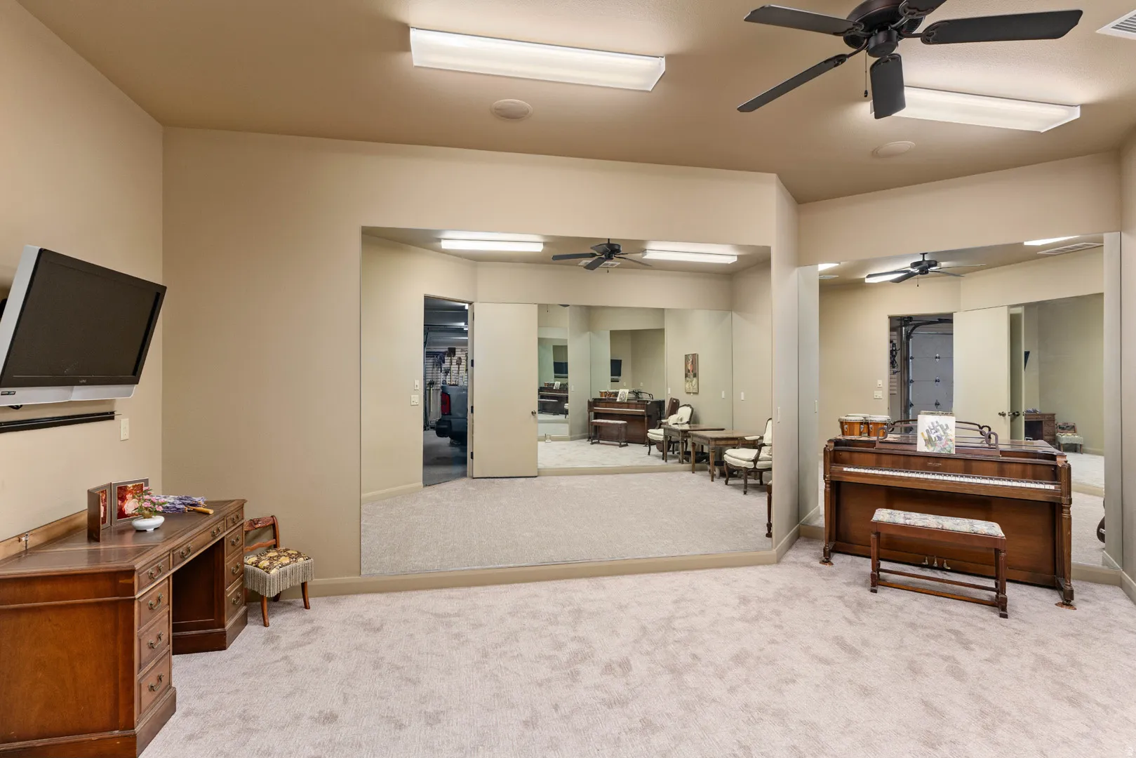 Carpeted flex room featuring mirrored walls, recessed lighting, and a ceiling fan