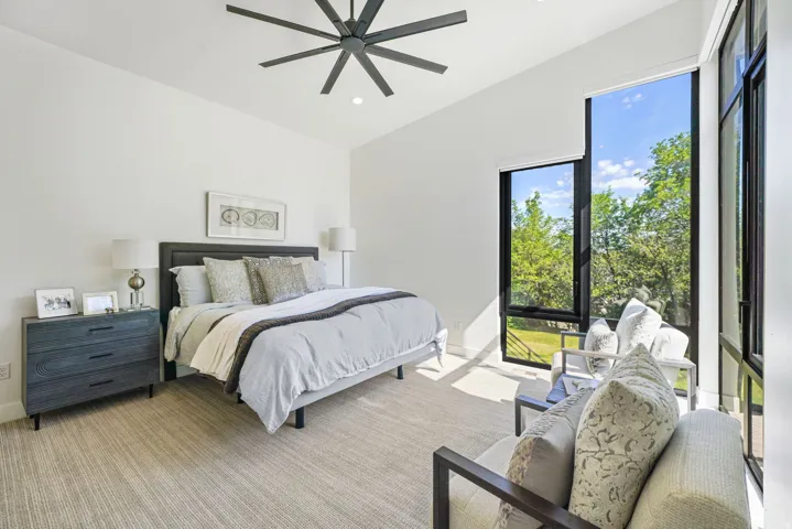 Room featuring a vaulted ceiling with a modern ceiling fan, recessed lighting, and wall-to-wall carpeting