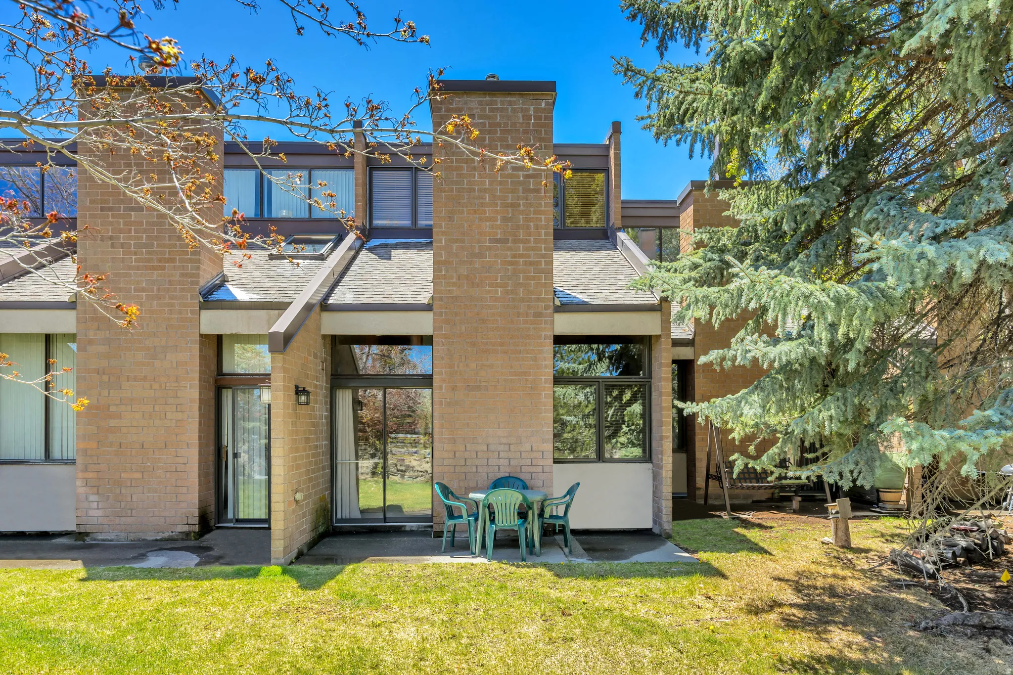 Large exterior rear patio for dining or sitting
