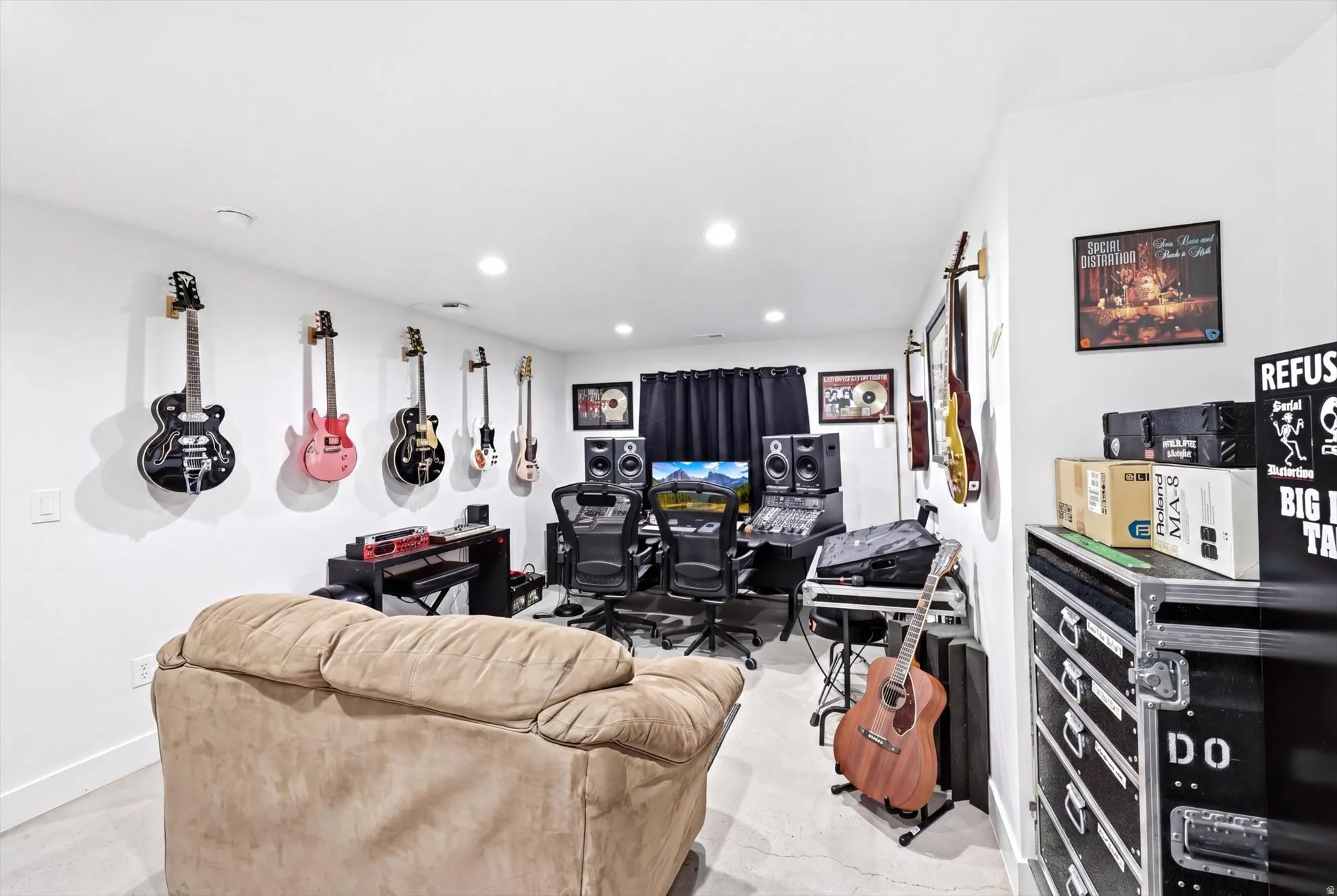 Spacious room with recessed lighting and light-toned flooring