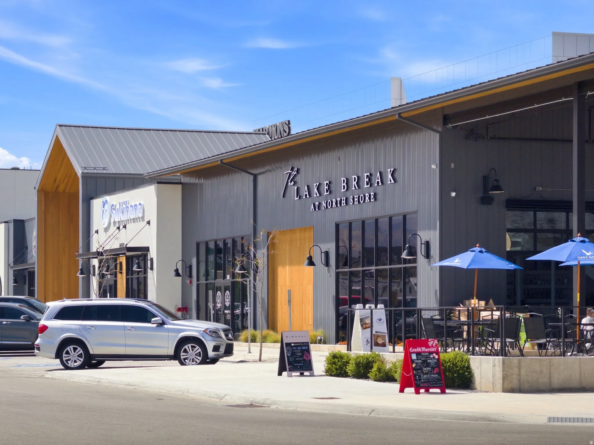 Contemporary commercial storefronts