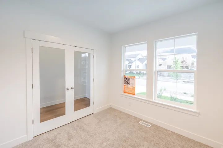 Neutral paint tones with plush carpeting