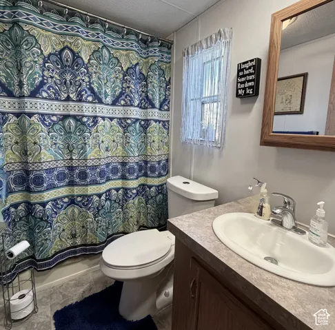 Full main bathroom