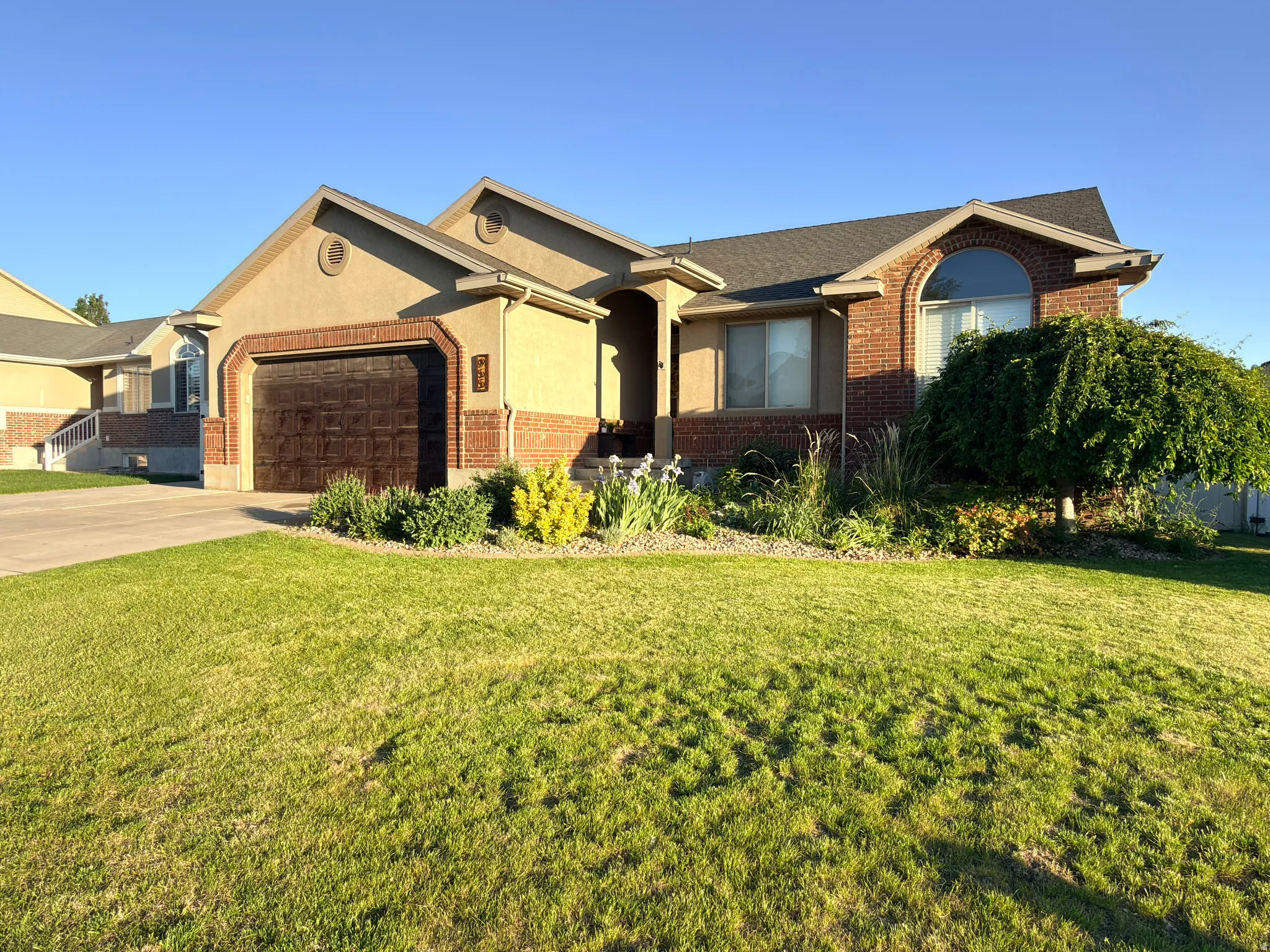 Single-story residence featuring a brick and stucco exterior