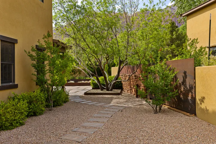 Landscaped courtyard featuring a gravel ground cover and flagstone pathway