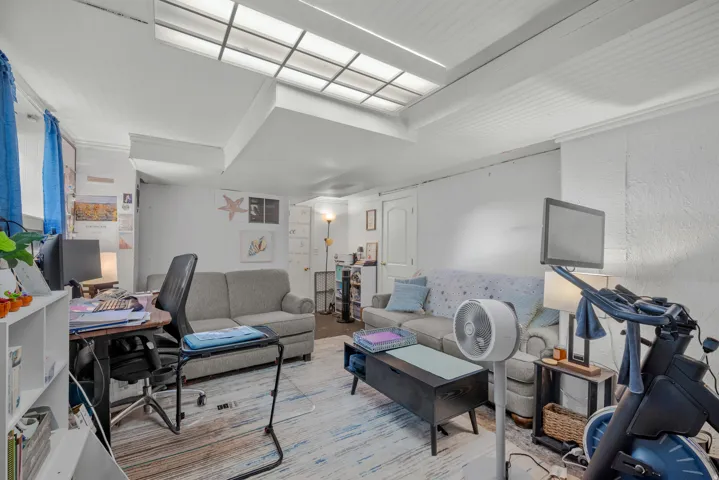 Recessed lighting fixture and beadboard ceiling