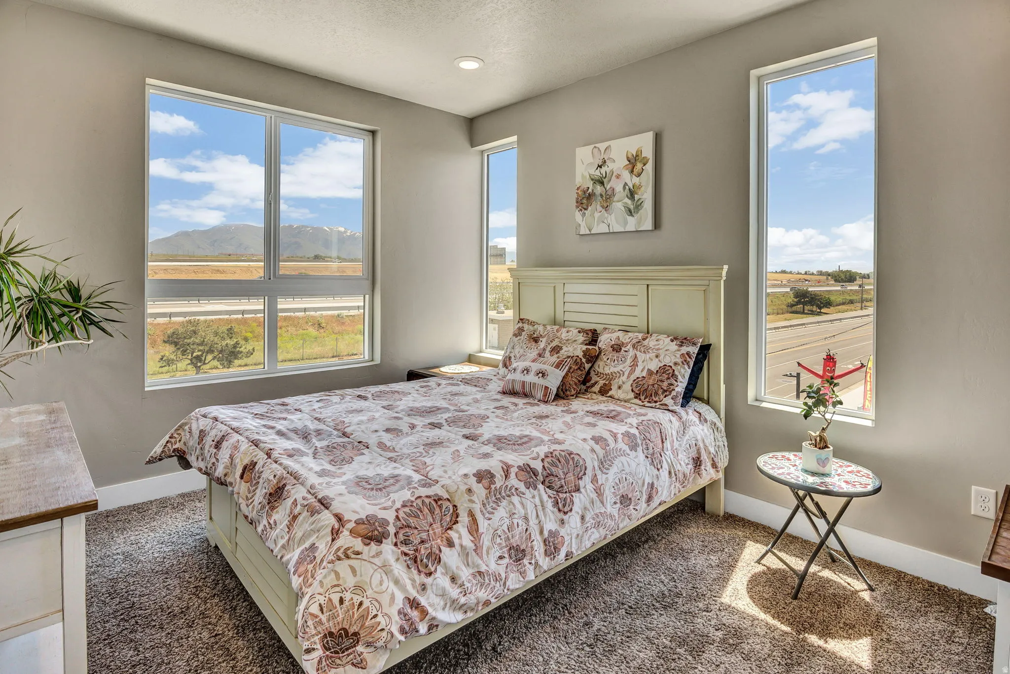 Spacious room featuring multiple windows, carpet flooring, recessed lighting, and clean baseboards